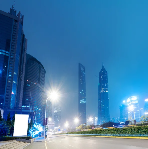 A vista noturna do centro financeiro lujiazui — Fotografia de Stock