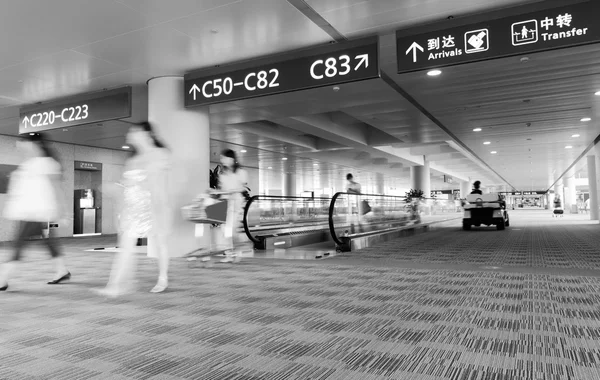 Passagier in de shanghai pudong luchthaven — Stockfoto