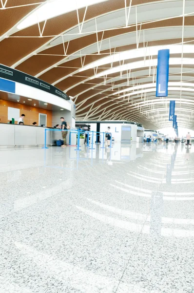 Passeggero nell'aeroporto di Shanghai Pudong — Foto Stock