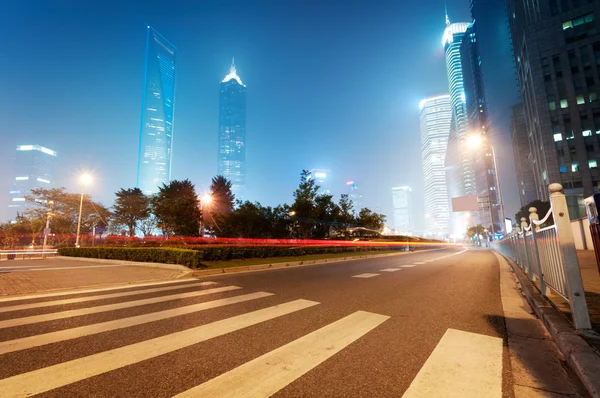 La vista notturna del centro finanziario lujiazui — Foto Stock