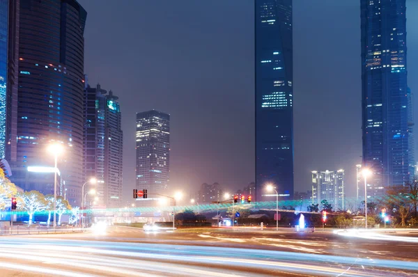 Shanghai Lujiazui Finans ve ticaret bölgesi modern şehir gece arka plan — Stok fotoğraf