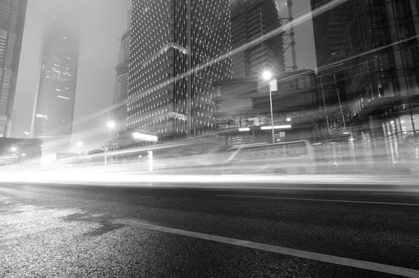 Voiture en mouvement avec lumière floue — Photo