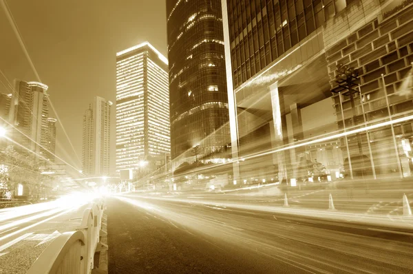 Voiture en mouvement avec lumière floue — Photo