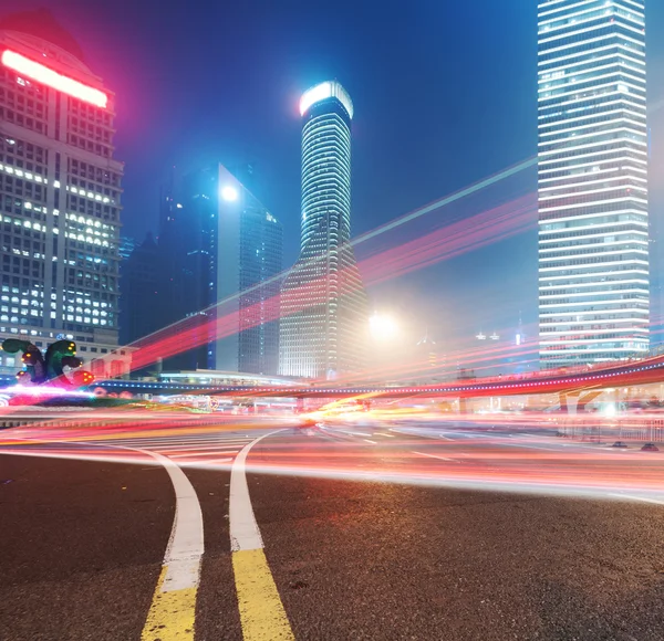 Shanghai Lujiazui Financiën & Trade Zone moderne stad nacht achtergrond — Stockfoto