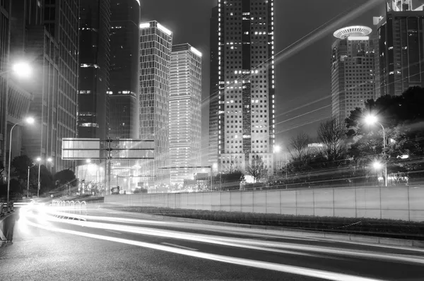 Voiture en mouvement avec lumière floue — Photo