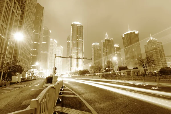 Carro em movimento com luz embaçada — Fotografia de Stock