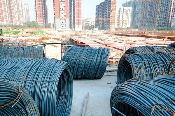 Iron wires under the sky for construction — Stock Photo, Image