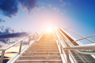 gökyüzüne yürüyen merdiven