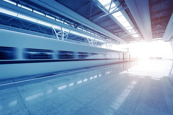 Train stop at railway station — Stock Photo, Image