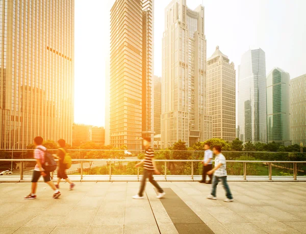 Passagier zu Fuß auf dem Gehweg in Shanghai China — Stockfoto