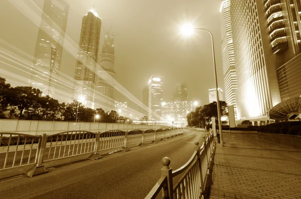 Les sentiers de lumière dans la Chine shanghai . — Photo