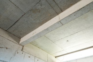 büyük beton bileşik veya boşluk