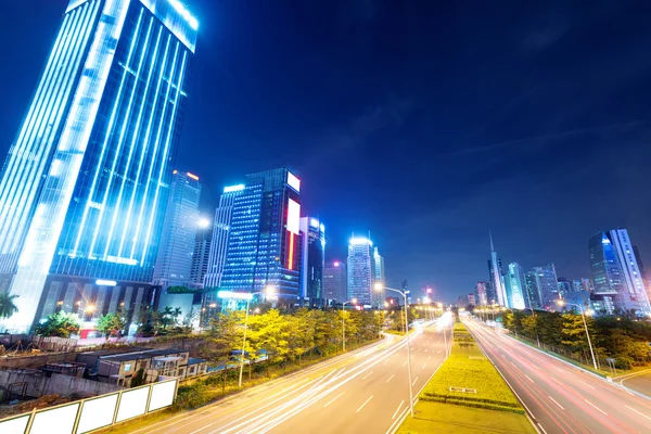 Światło trasy na ulicy o zmierzchu w guangdong, Chiny — Zdjęcie stockowe