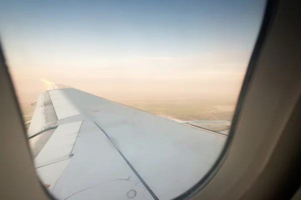 Blick durch Fenster Flugzeug — Stockfoto