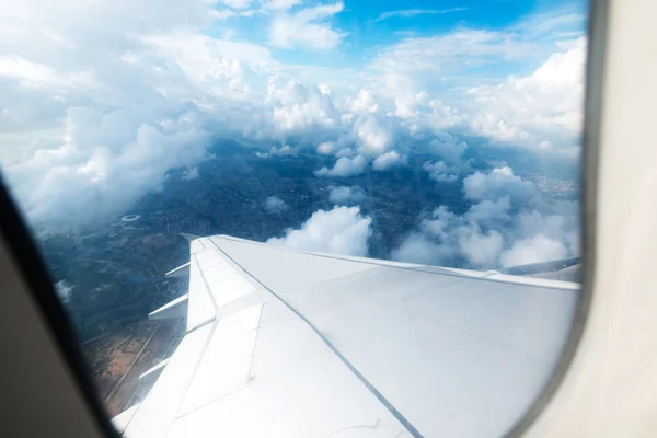 Olhando através de aeronaves janela — Fotografia de Stock