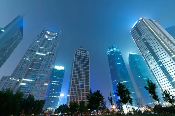 De weergave van de nacht van het financiële centrum van lujiazui — Stockfoto