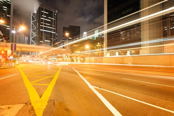 Hong Kong vue de nuit avec lumière de voiture — Photo