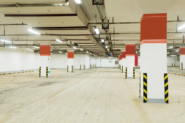 Empty underground parking lot area — Stock Photo, Image