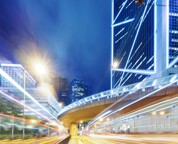 Pohled na noční Hongkong s auto světlo — Stock fotografie