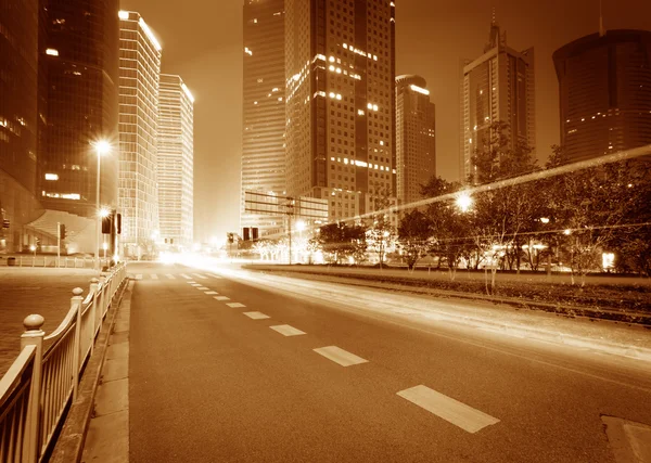 Carro em movimento com luz embaçada — Fotografia de Stock