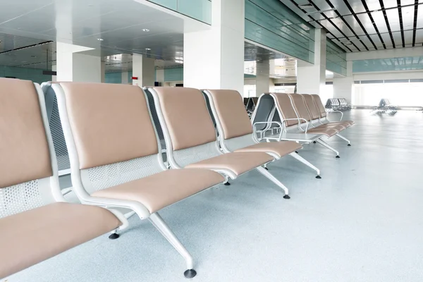 เก้าอี้ในสนามบินเซี่ยงไฮ้พุดง — ภาพถ่ายสต็อก