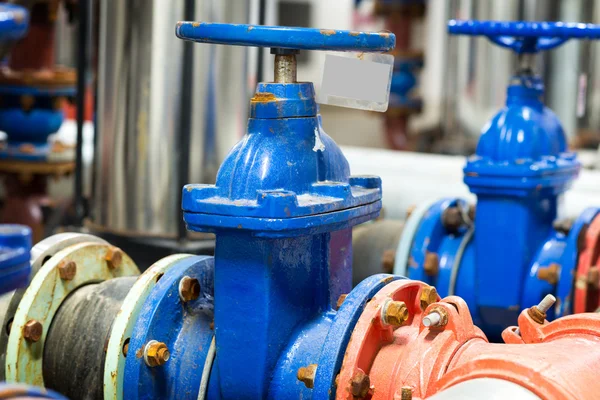 Drukpomp voor stromend water in een gebouw — Stockfoto