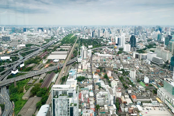 Panorama över bangkok motortrafikled från baiyoke sky hotel. Thailand — Stockfoto