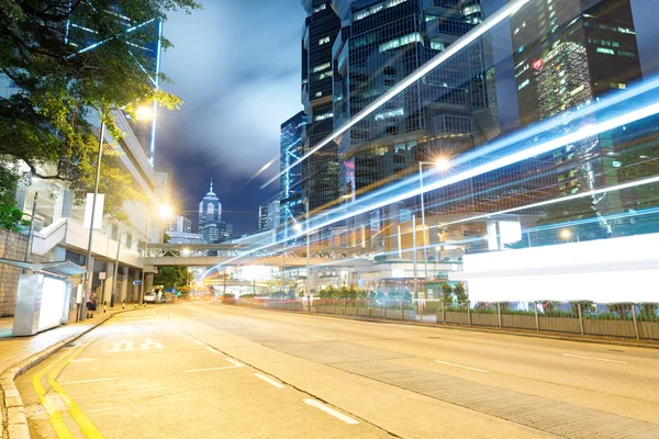 Hong Kong vue de nuit avec lumière de voiture — Photo