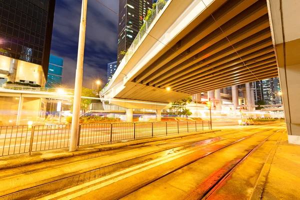 Trafik i Hong kong på natten — Stockfoto