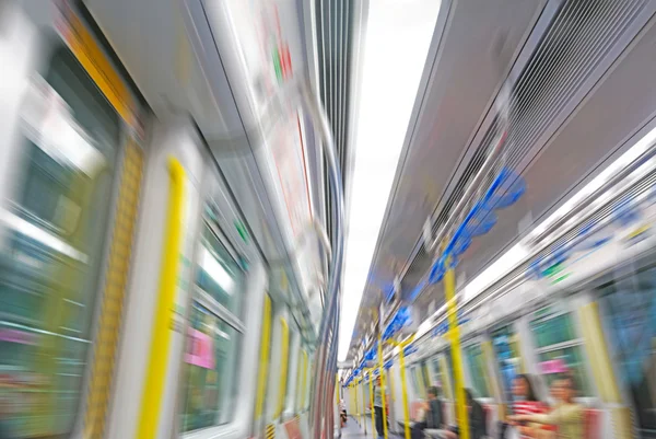 Personer i tunnelbanetåg — Stockfoto