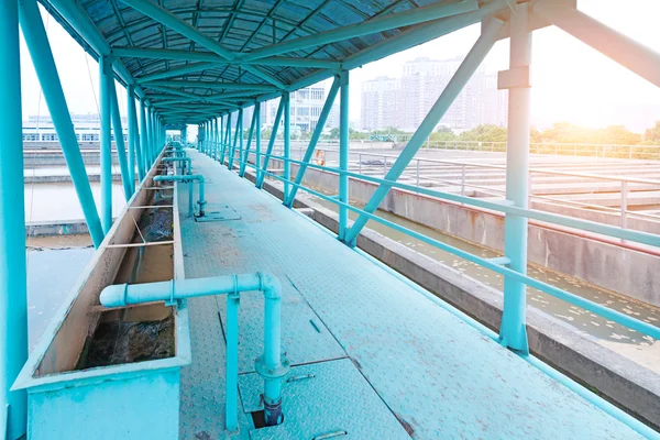 Moderna planta de tratamiento de aguas residuales urbanas —  Fotos de Stock
