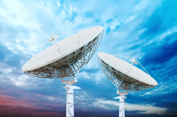 Satelliet schotel-antennes — Stockfoto