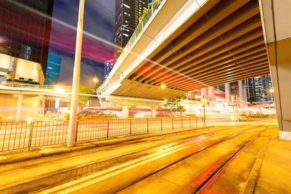 Pohled na noční Hongkong s auto světlo — Stock fotografie