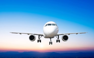 kalkış pisti SU'da Havaalanı üzerinden aşağı yolcu uçak fly