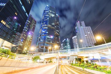 Araba ışık ile Hong kong gece görünümü