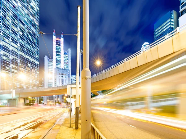 Hong Kong vue de nuit avec lumière de voiture — Photo