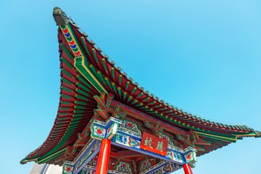 Mavi gökyüzü arka plan üzerinde güzel Asyalı Tapınağı