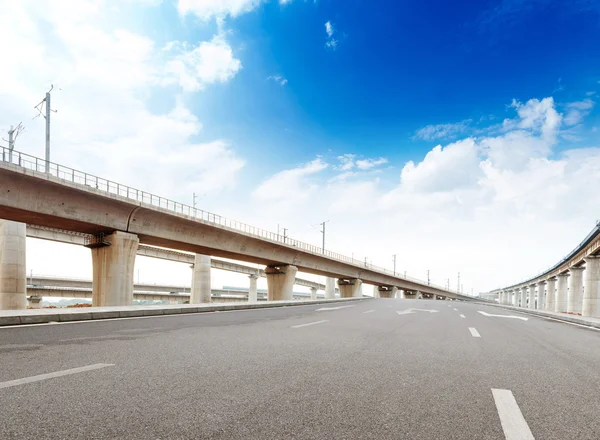 上海での高架橋のコンクリート道路曲線 — ストック写真