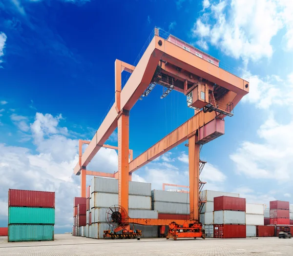 Stack of cargo containers at the docks — Stock Photo, Image