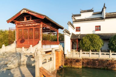 Jiangnan tarzında geleneksel bir bahçe.