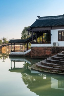 Jiangnan tarzında geleneksel bir bahçe.