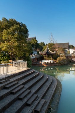 Jiangnan tarzında geleneksel bir bahçe.