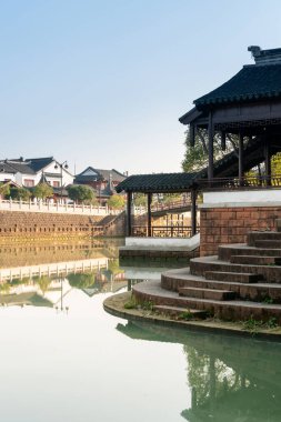 Jiangnan tarzında geleneksel bir bahçe.