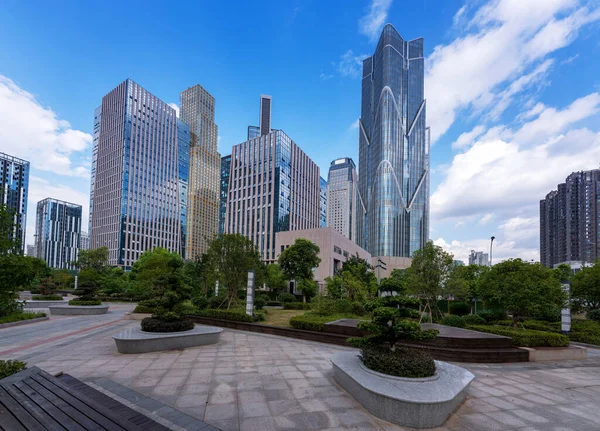 Parque Cidade Com Moderno Edifício Fundo Shanghai — Fotografia de Stock