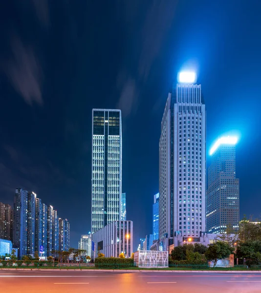 Automóvil Movimiento Con Luz Borrosa Través Ciudad Por Noche — Foto de Stock