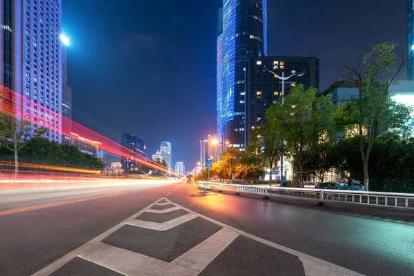 Los Senderos Luz Fondo Del Edificio Moderno China Shanghai — Foto de Stock