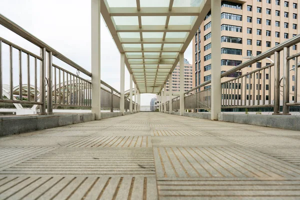 Inneren Einer Modernen Fußgängerbrücke — Stockfoto