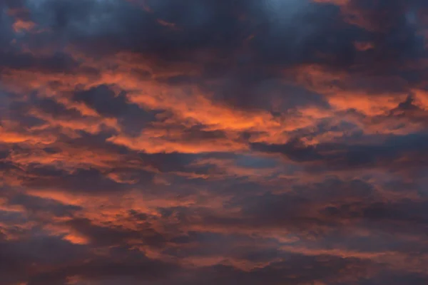 Nubes Coloridas Los Rayos Del Sol Poniente —  Fotos de Stock