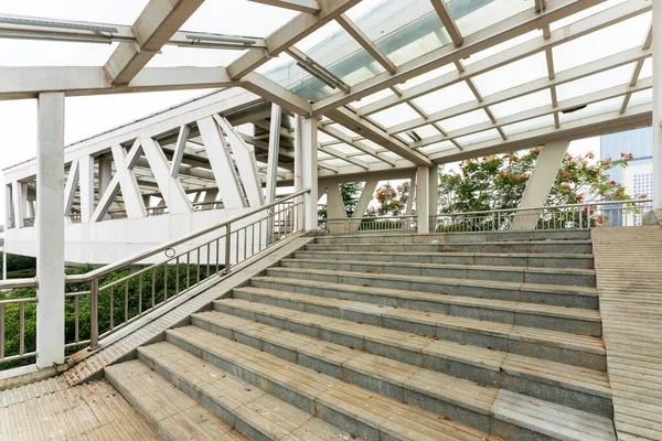 Flucht Von Treppen Einer Modernen Fußgängerbrücke — Stockfoto