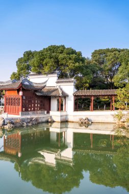 Jiangnan tarzında geleneksel bir bahçe.